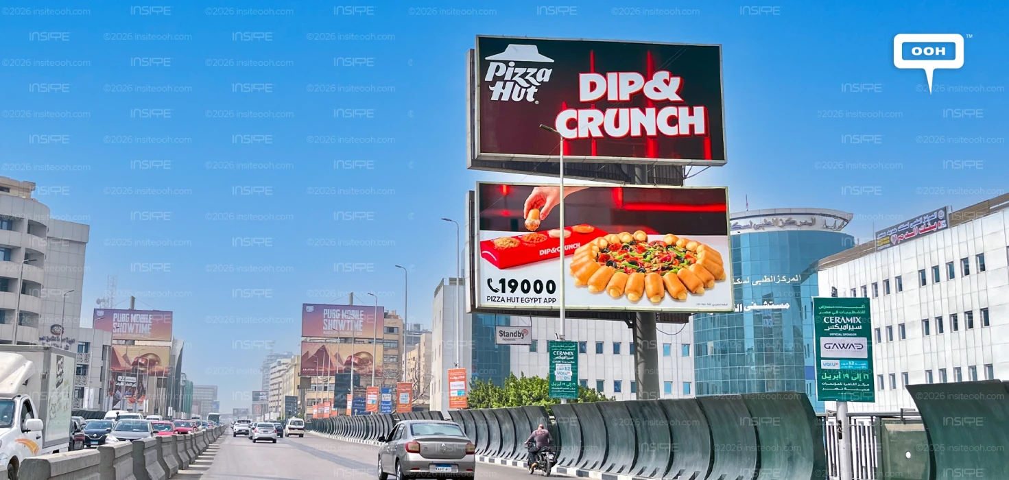 Pizza Hut Turns Cairo Billboards into a “DIP & CRUNCH” Experience