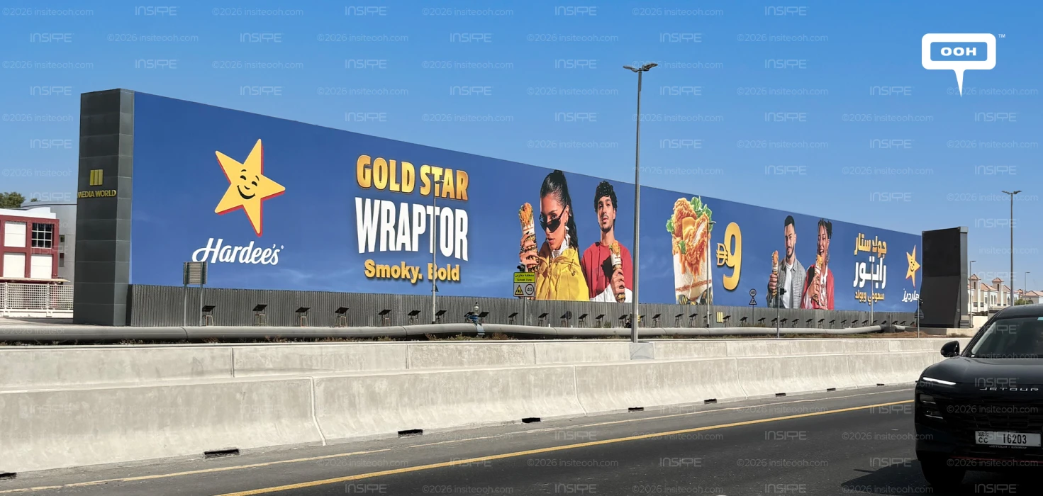 Hardee’s Gold Star Wraptor OOH Campaign: When the Audience Becomes Part of the Creative